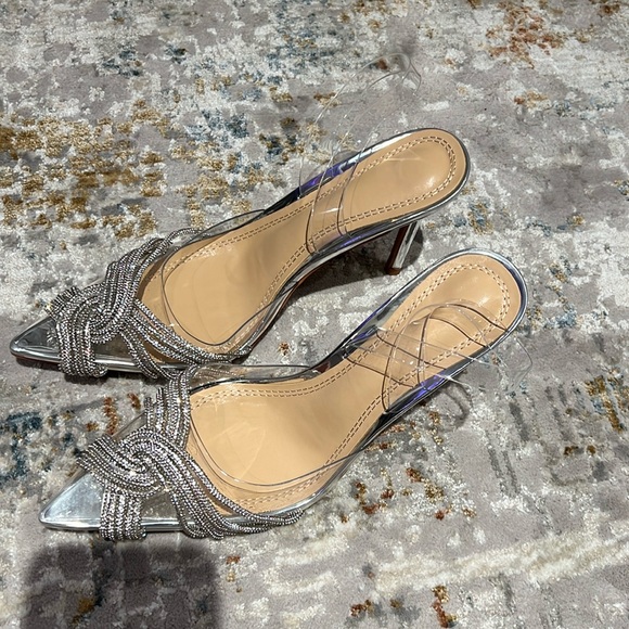 Silver heels - NEW - Picture 1 of 4